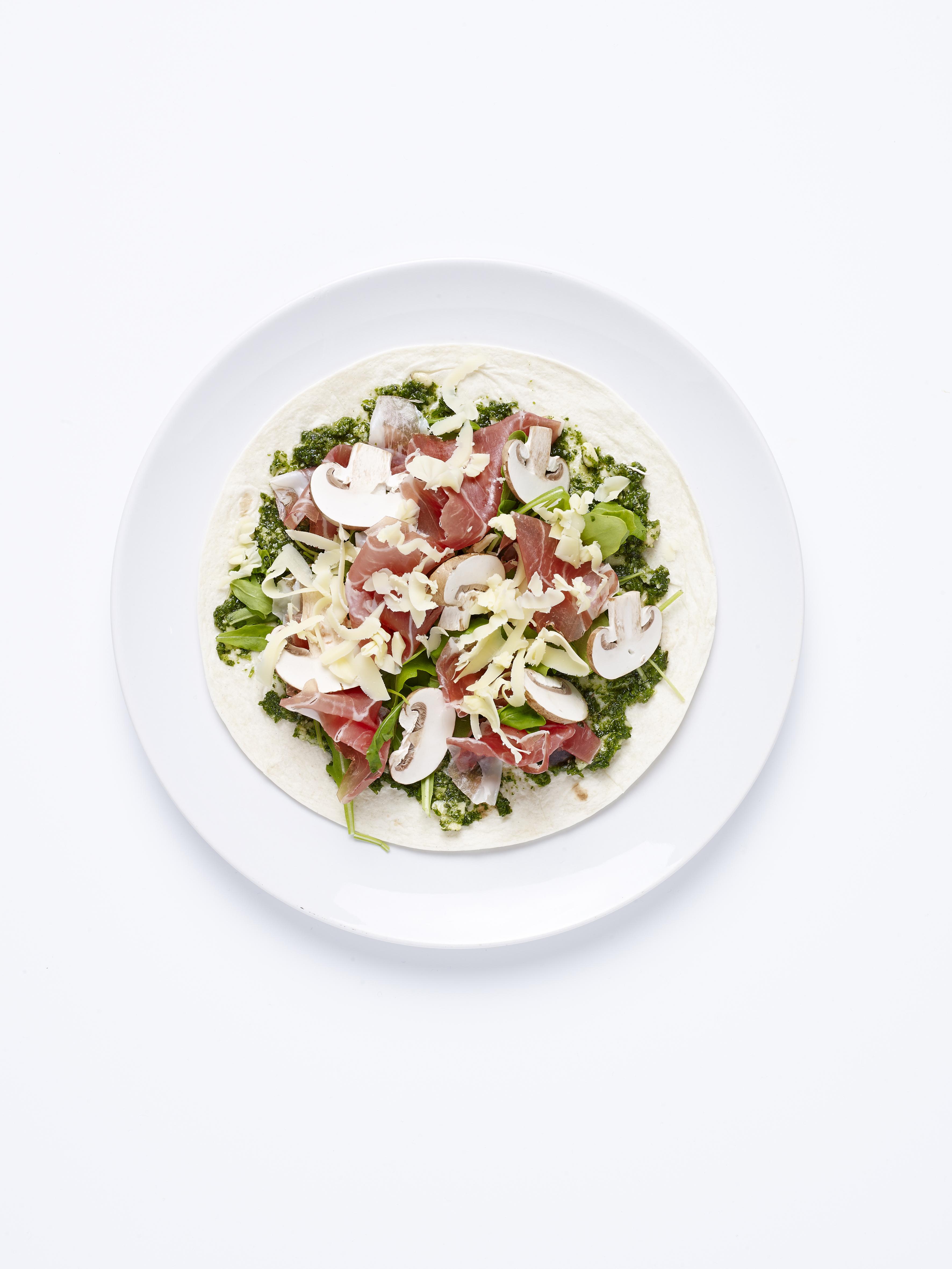 Italiaanse wrap met pesto, parmaham en champignons